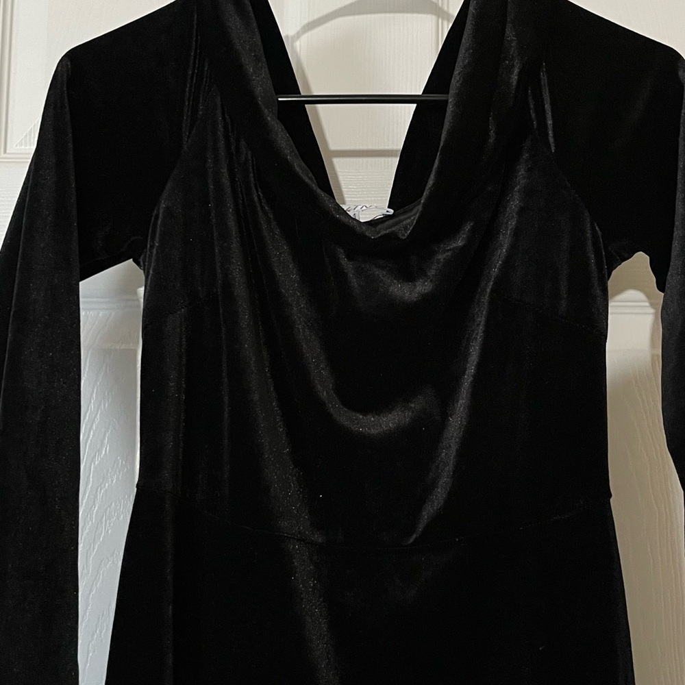 Chic Black Velvet Long Sleeve Dress